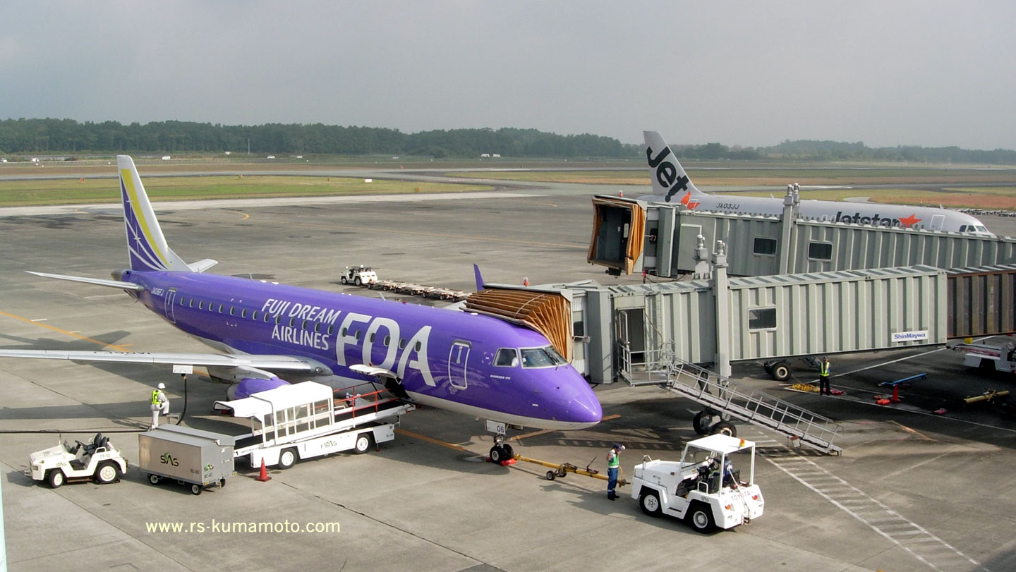 FDAとジェットスターの熊本空港エプロン風景　2014年10月撮影