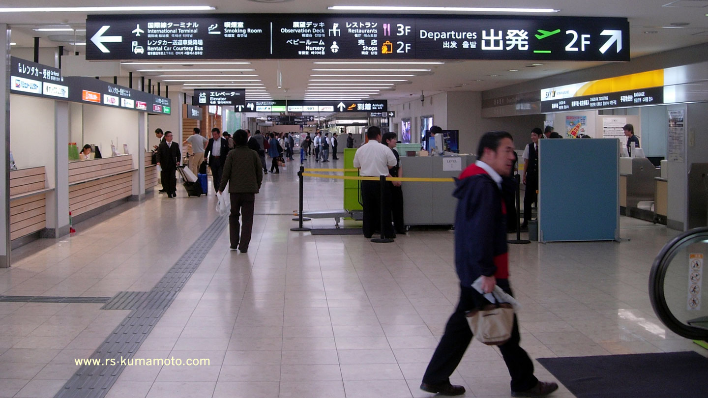 熊本空港ターミナル１F　東端エスカレーター前　2011年11月撮影