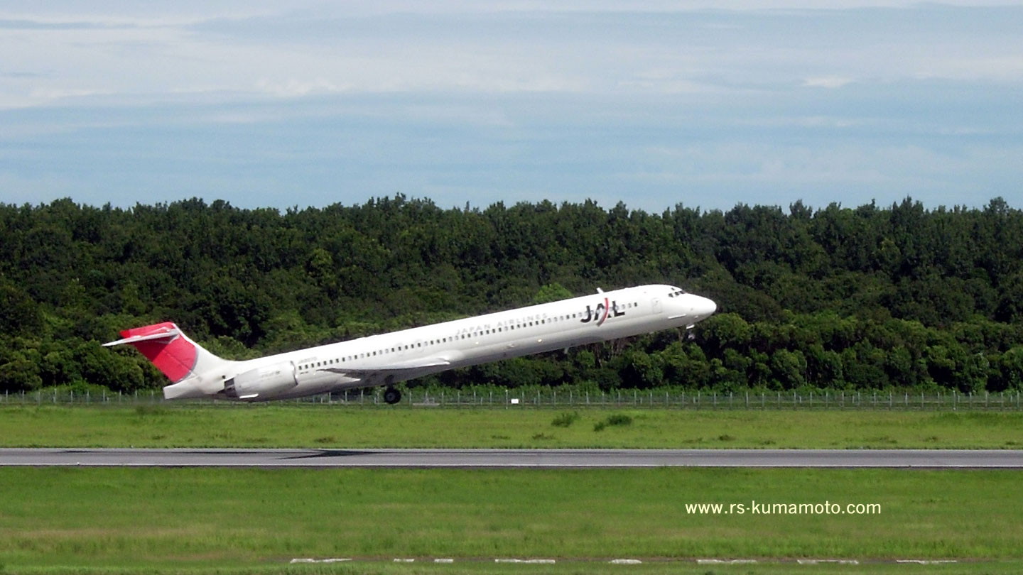 JAL　MD-９０の東向き離陸　2012年8月撮影