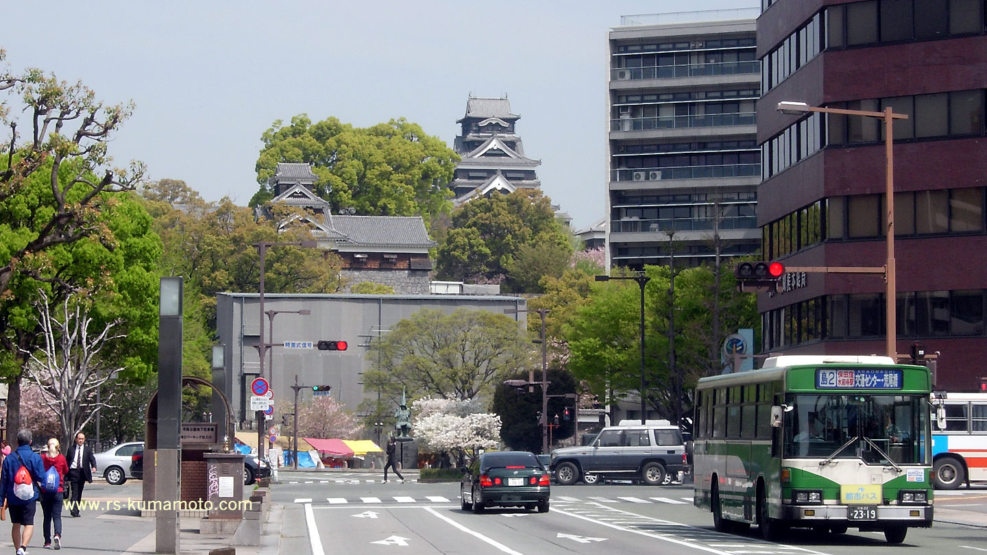 桜町交通センター前から見た熊本城　2013年4月撮影