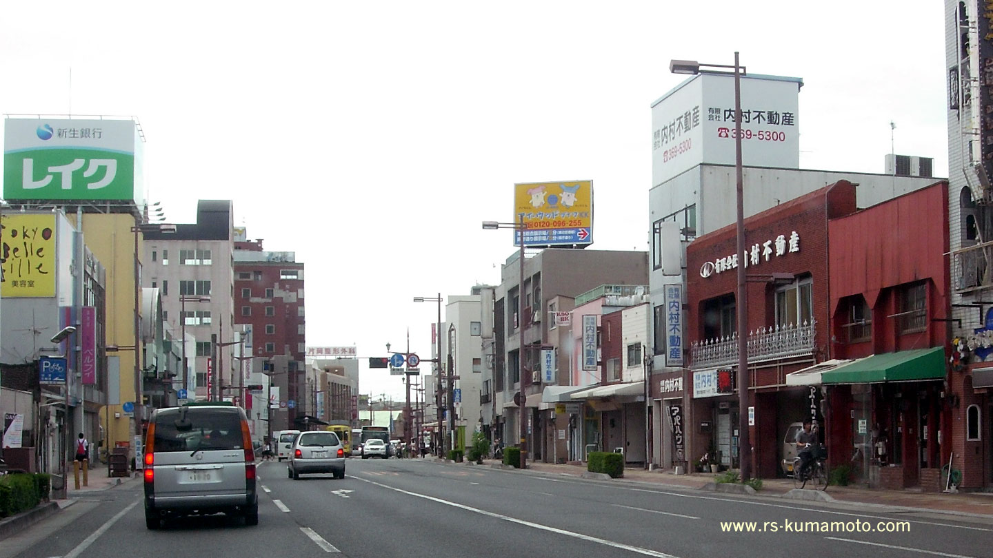 東本町「内村不動産」前　2013年7月撮影