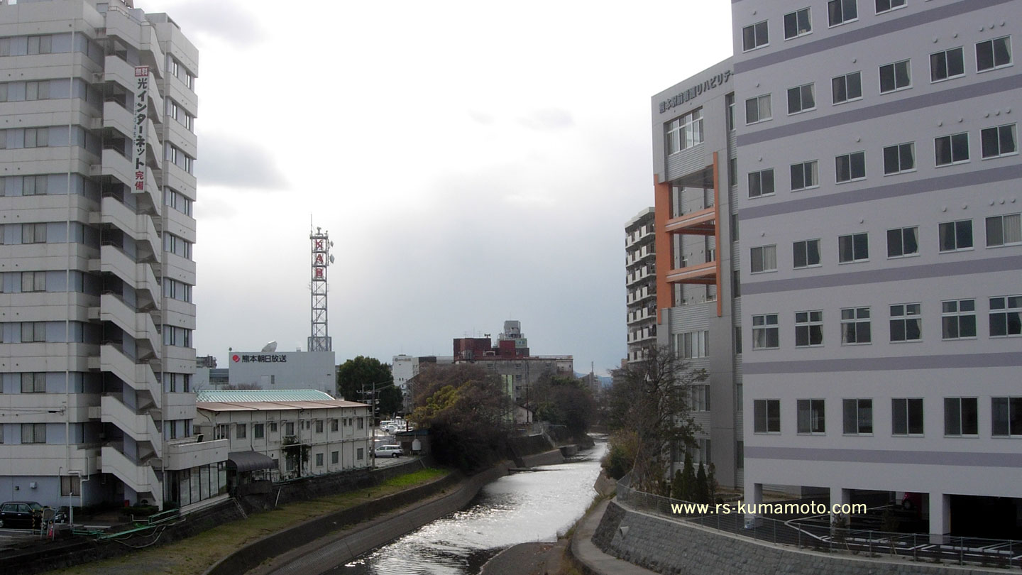坪井川沿いホテル街とKAB熊本朝日放送　2014年1月撮影