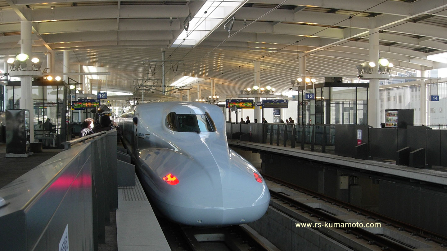 博多行き九州新幹線S700系「さくら」（熊本駅）　2011年3月撮影