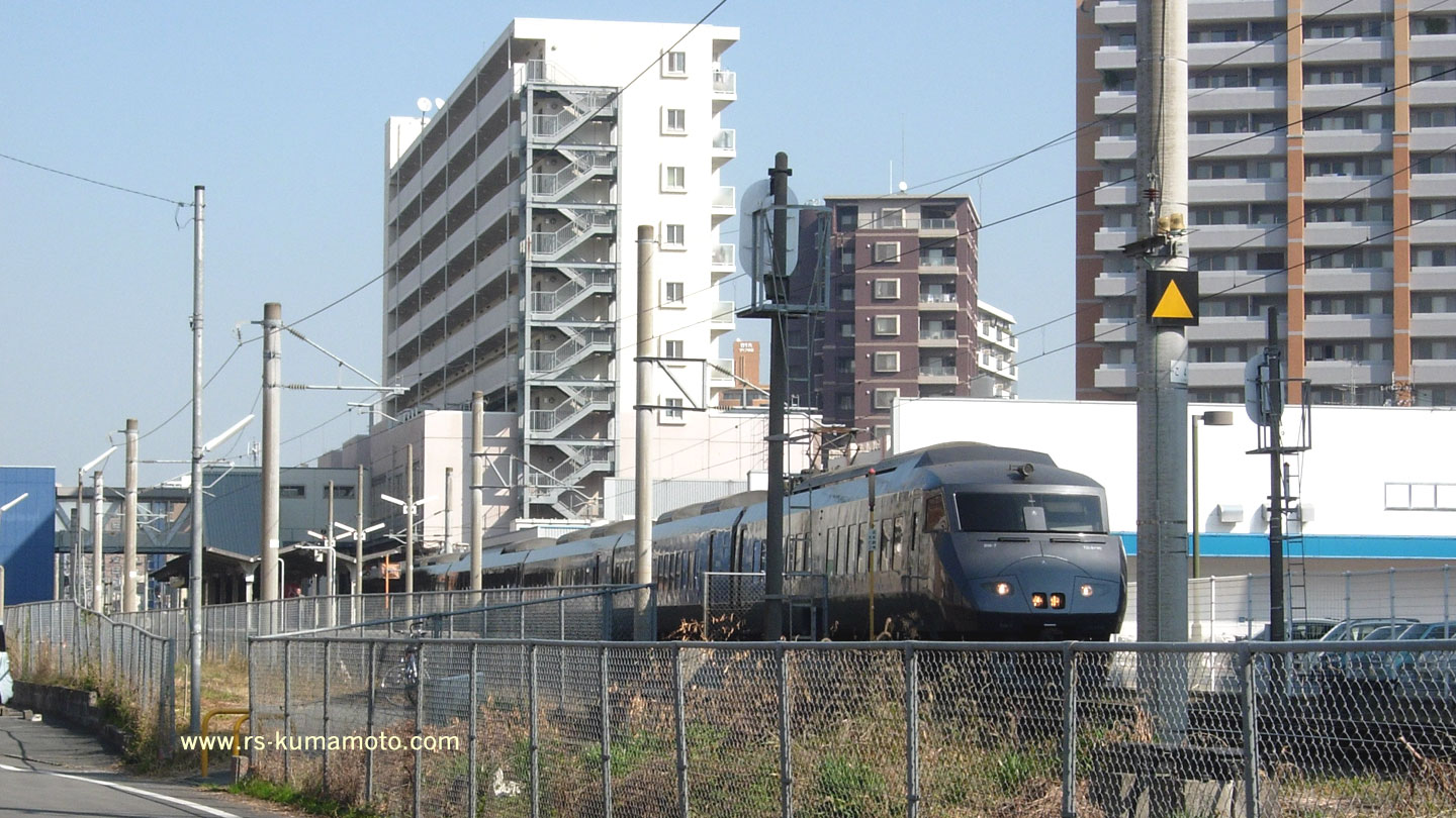 水前寺駅を発車する「有明」博多行き　2010年11月撮影