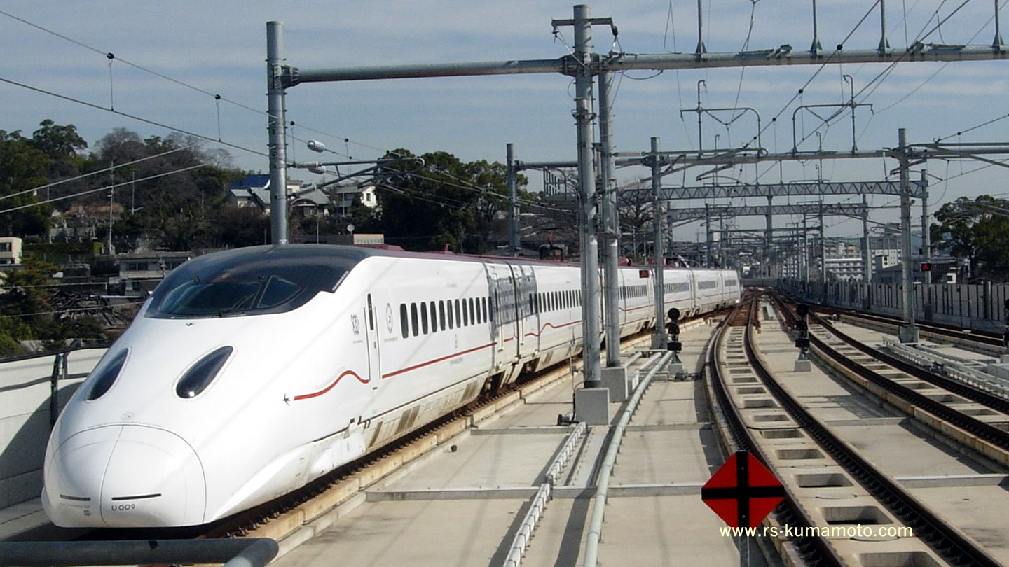 博多行き九州新幹線800系「つばめ」（熊本駅）　2011年3月撮影