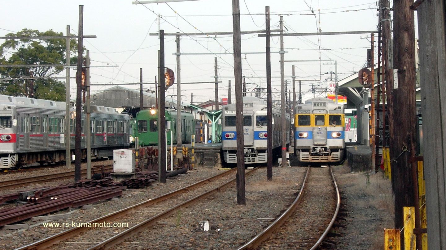 北熊本駅で接続する三方向の車両　2014年1月撮影